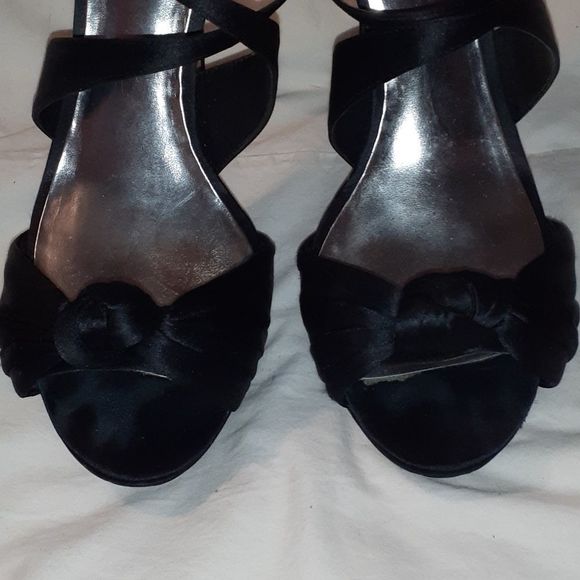 Badgley Mischka Satin Ankle Strap Slinky Heels 10M - Picture 8 of 8
